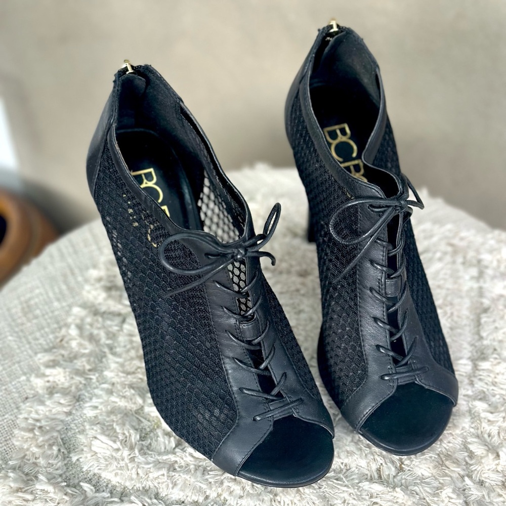 BCBG Paris Arria Black Net Mesh Lace Up Leather Heel Ankle Booties Size 8.5